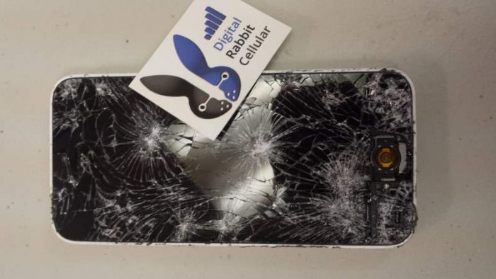 iPhone 5C dropped from car roof